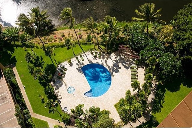 Plaza Landmark Pool Deck