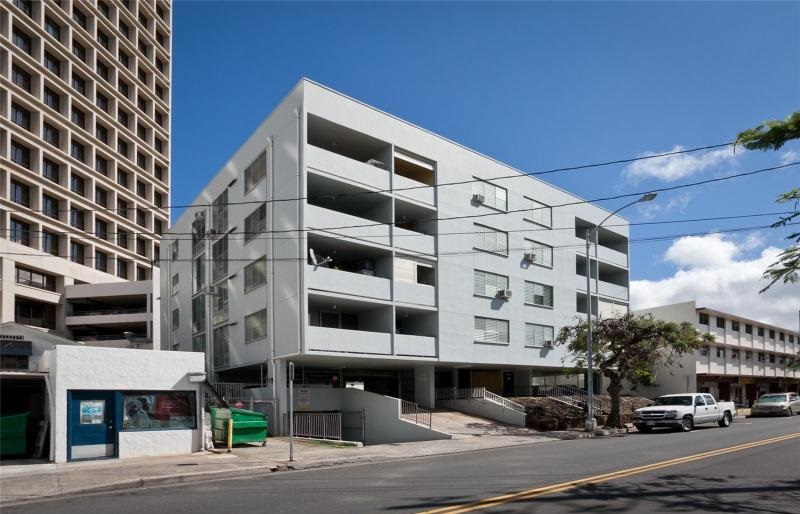 Six Twenty Sheridan Building View