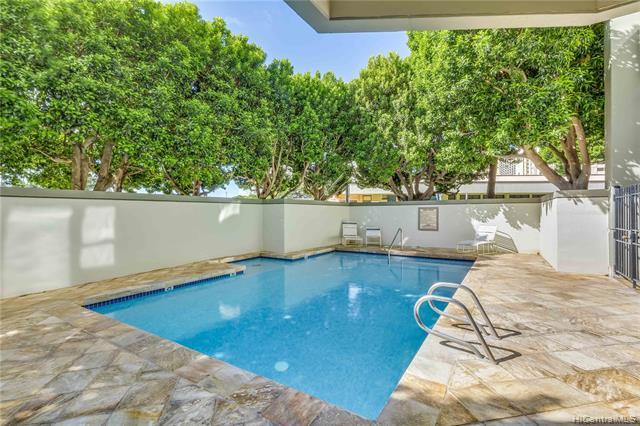 Swimming pool at Diamond Head Vista
