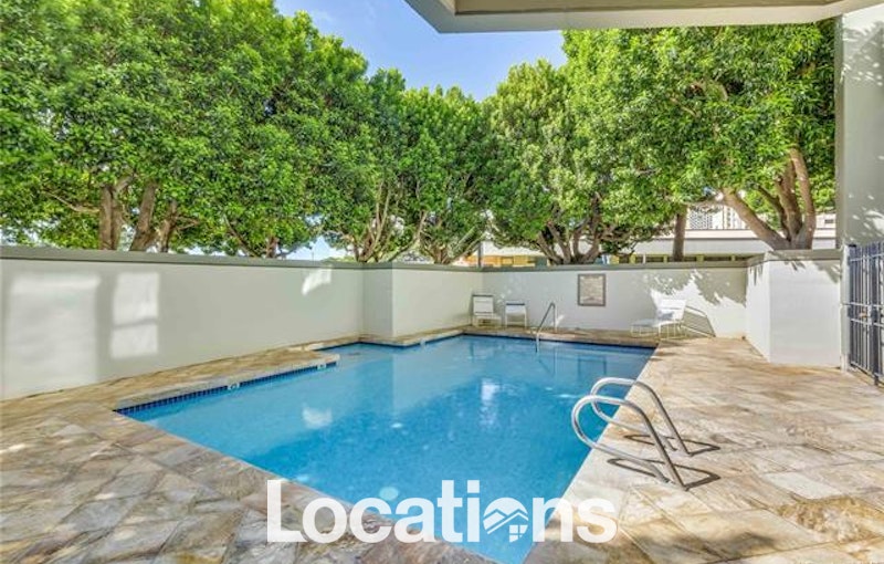 Swimming pool at Diamond Head Vista