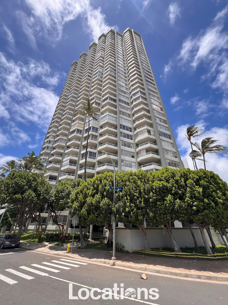 Diamond Head Vista high-rise vertical exterior