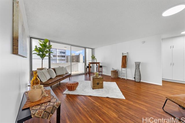 1561 Kanunu Street, 1201, Honolulu, HI 96814