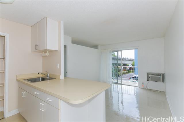 2873 King Street, 203, Honolulu, HI 96826