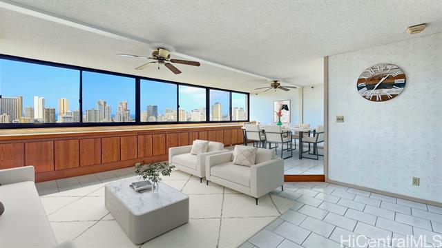 2916 Date Street, 20E, Honolulu, HI 96816