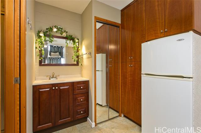 2649 Varsity Place, 306, Honolulu, HI 96826