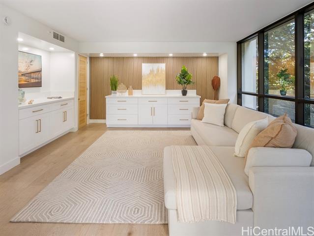 1525 Wilder Avenue, 502, Honolulu, HI 96822