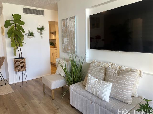 1561 Kanunu Street, 1206, Honolulu, HI 96814