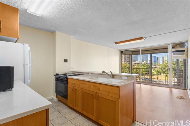 1050 Kinau Street, 301, Honolulu, HI 96814