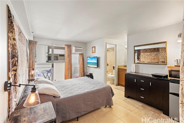 2463 Kuhio Avenue, 607, Honolulu, HI 96815