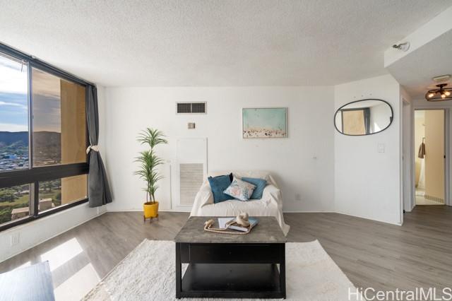 300 Wai Nani Way, 1815, Honolulu, HI 96815