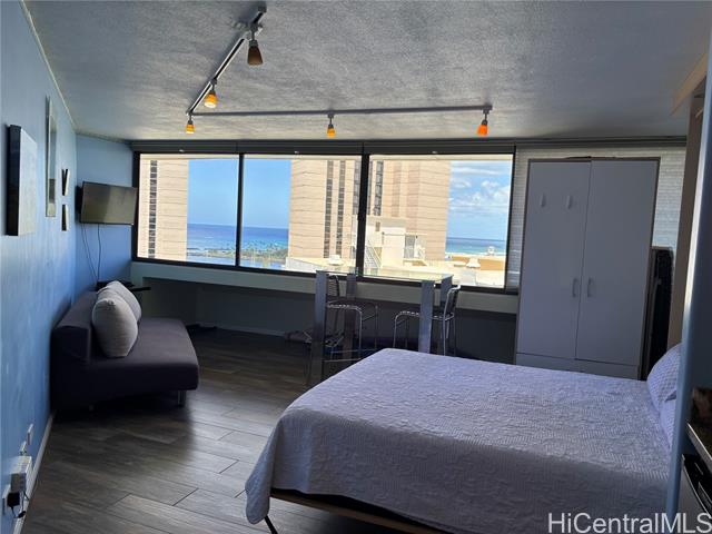 1700 Ala Moana Boulevard, 2001, Honolulu, HI 96815