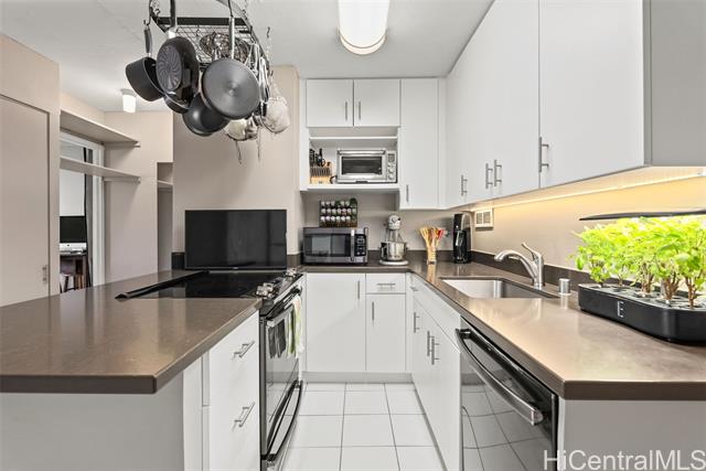 1535 Pensacola Street, 906, Honolulu, HI 96822