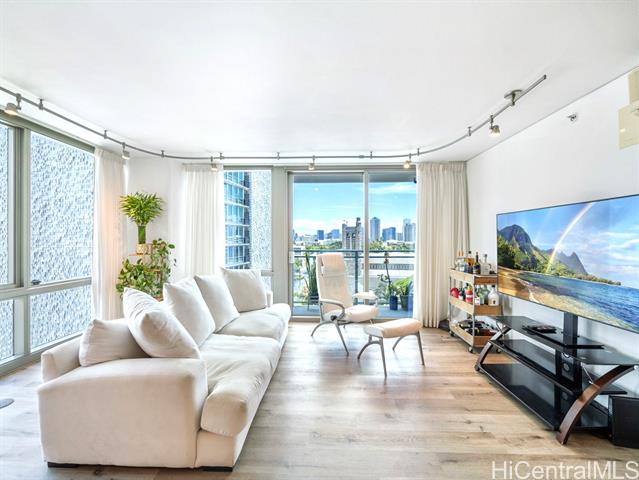 1200 Queen Emma Street, 812, Honolulu, HI 96813