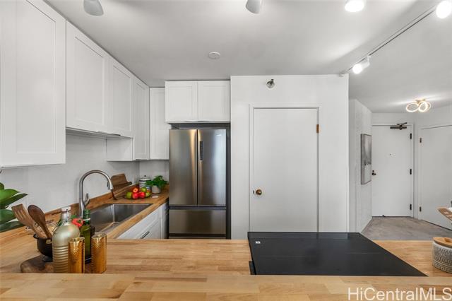 300 Wai Nani Way, I-1801, Honolulu, HI 96815