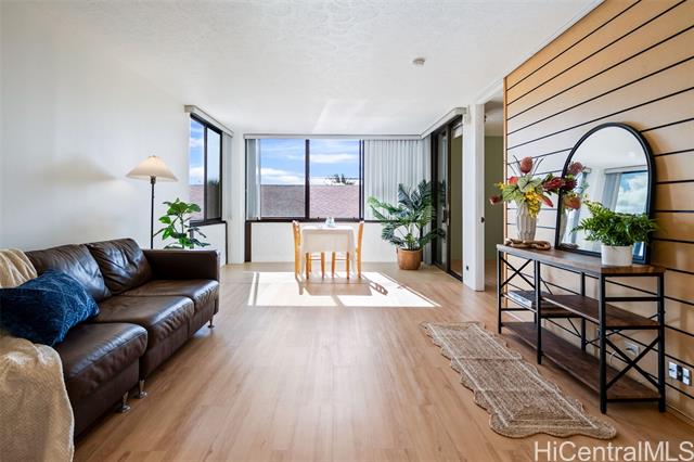 1505 Alexander Street, 206, Honolulu, HI 96822