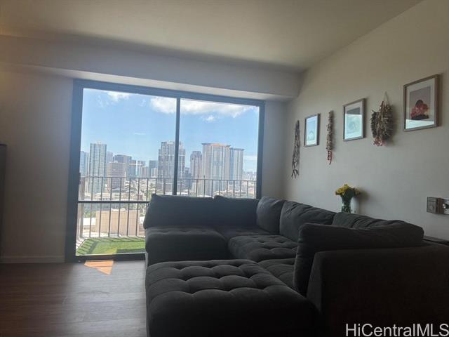 225 Queen Street, 21H, Honolulu, HI 96813