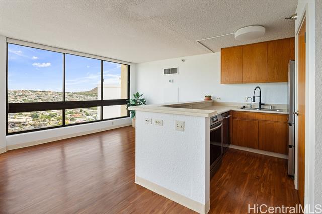 300 Wai Nani Way, II2411, Honolulu, HI 96815