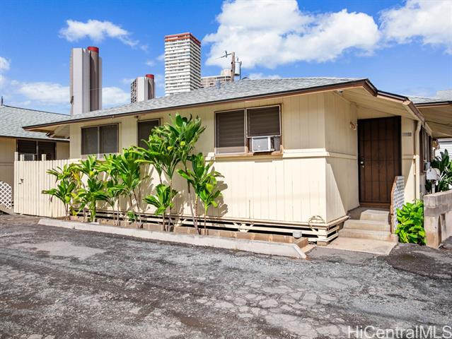 726 Menehune Lane, Honolulu, HI 96826