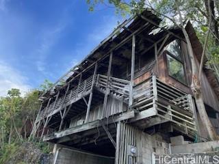 3249 Beaumont Woods Place, Honolulu, HI 96822