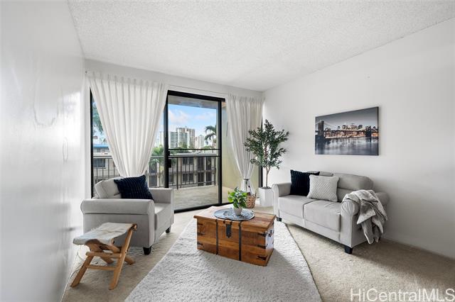 1561 Pensacola Street, 405, Honolulu, HI 96822