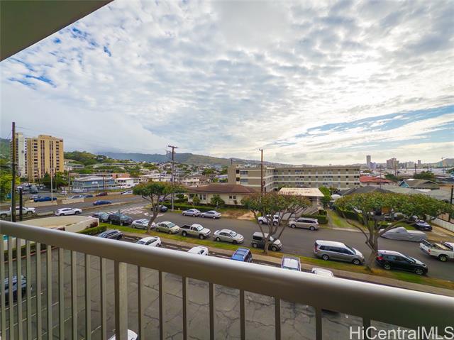 1320 Alexander Street, 306, Honolulu, HI 96826