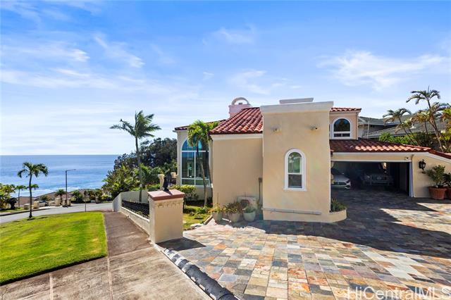 96 Moaniala Place, Honolulu, HI 96821