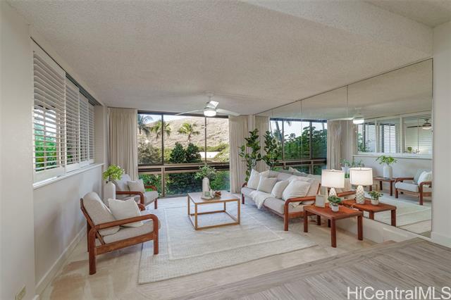 521 Hahaione Street, 2/4F, Honolulu, HI 96825