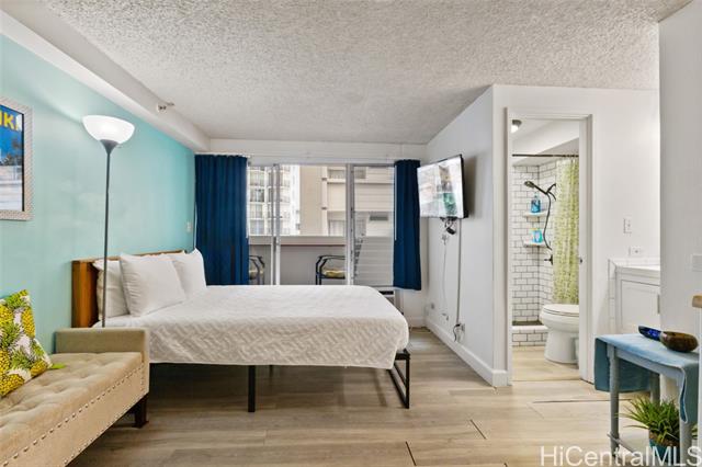 2463 Kuhio Avenue, 307, Honolulu, HI 96815