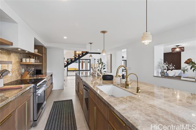 125 Kalaheo Avenue, Kailua, HI 96734