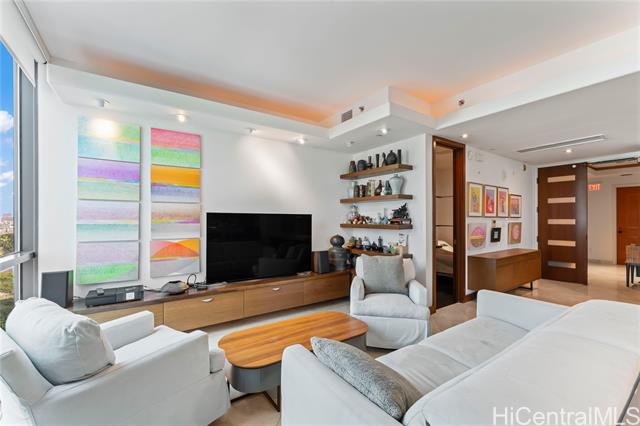 1199 Bishop Street, 12B, Honolulu, HI 96813