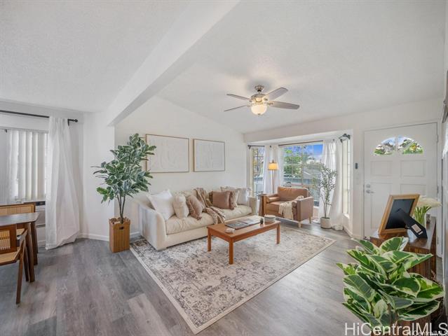 594 Mananai Place, 21T, Honolulu, HI 96818