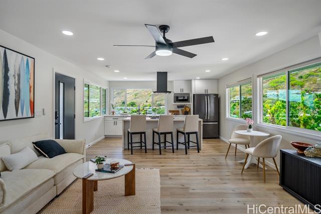 855 Kainoa Place, Honolulu, HI 96821