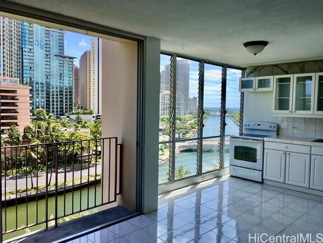 620 Mccully Street, 902, Honolulu, HI 96826