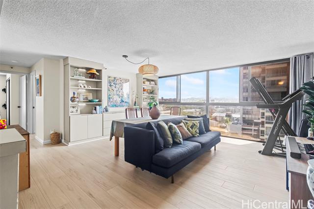 2724 Kahoaloha Lane, 1103, Honolulu, HI 96826