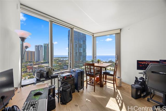 1001 Queen Street, 1708, Honolulu, HI 96814