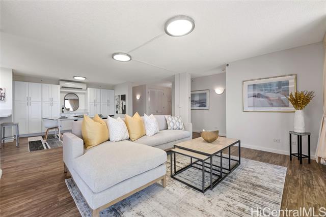 1015 Wilder Avenue, 903, Honolulu, HI 96822