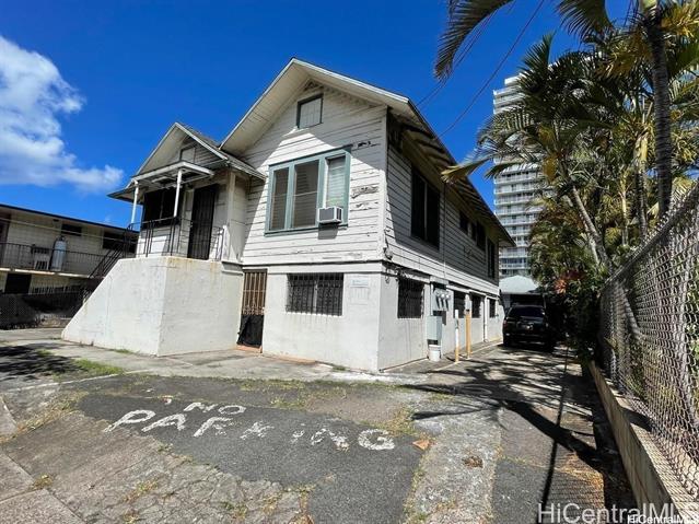 1542 Keeaumoku Street, Honolulu, HI 96822