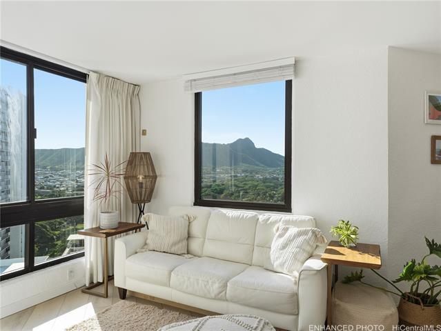 300 Wai Nani Way, II1817, Honolulu, HI 96815