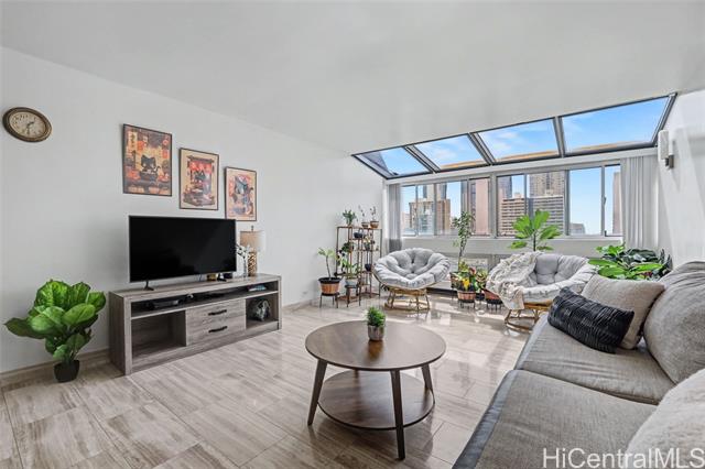 500 University Avenue, 904, Honolulu, HI 96826