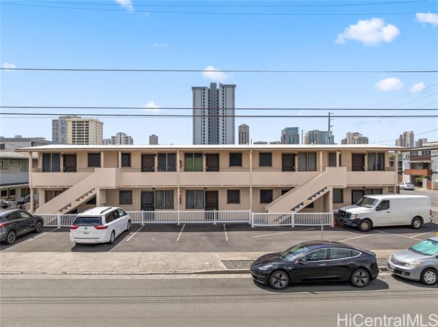 2105 Algaroba Street, Honolulu, HI 96826