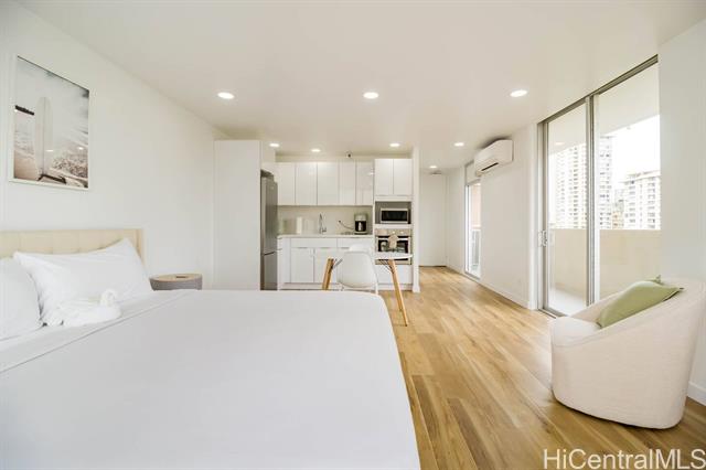 364 Seaside Avenue, 901, Honolulu, HI 96815