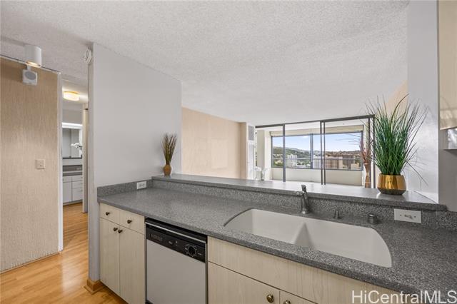 1717 Mott Smith Drive, 2005, Honolulu, HI 96822