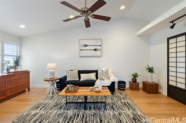 1812 Makuakane Street, Honolulu, HI 96817