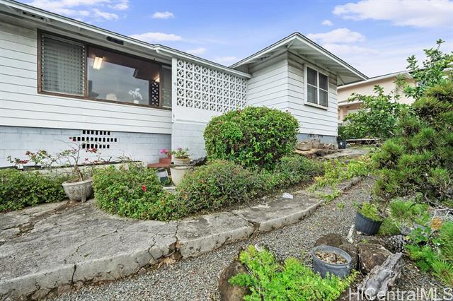2216 Mahalo Street, Honolulu, HI 96817