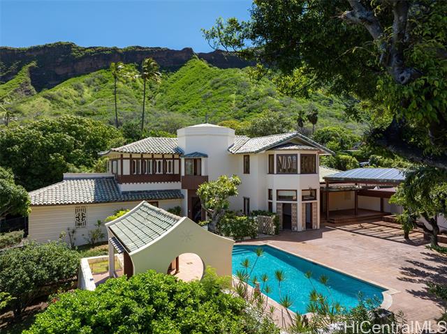 Upcoming 6 of bedrooms 4.5 of bathrooms Open house in Diamond Head on 4/12 @ 2:00PM-5:00PM listed at $5,500,000