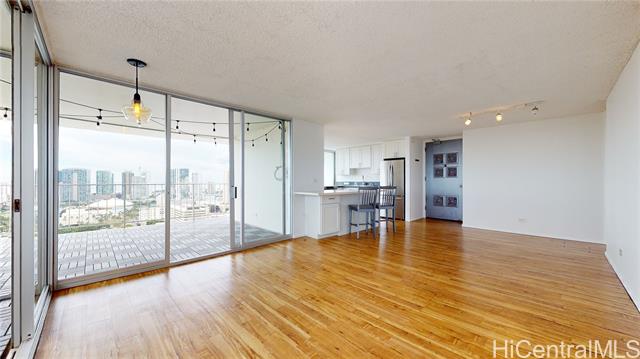 1425 Ward Avenue, 23E, Honolulu, HI 96822