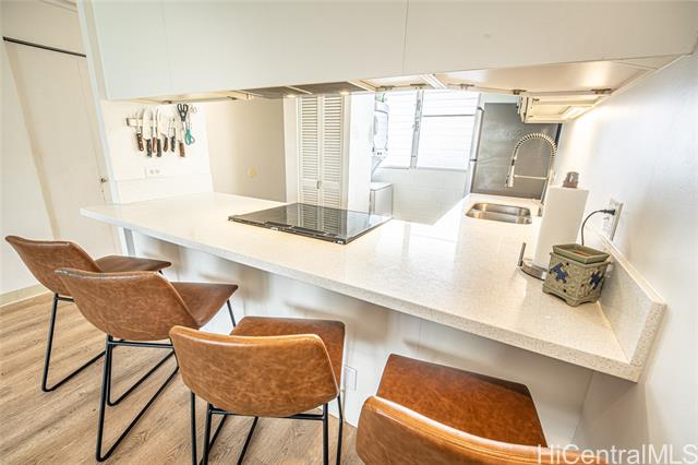 1128 Ala Napunani Street, 703, Honolulu, HI 96818