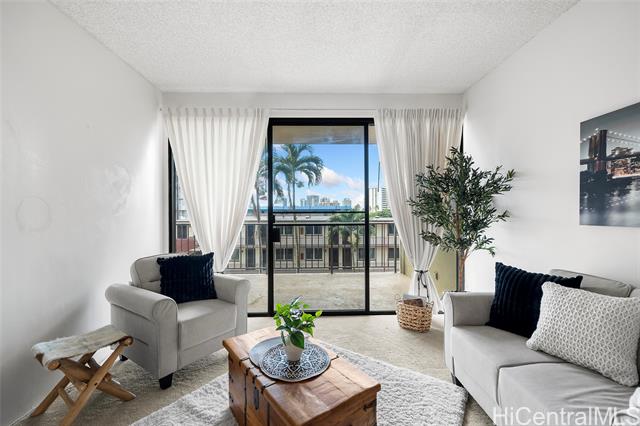 1561 Pensacola Street, 405, Honolulu, HI 96822