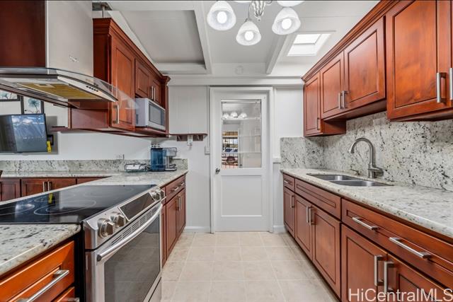 2010 Komo Mai Drive, Pearl City, HI 96782