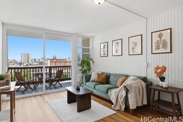1524 Pensacola Street, 304, Honolulu, HI 96822